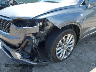 2022 Cadillac XT6 Premium Luxury z VIN 1GYKPDRS4NZ146284, wystawiony jako IAAI lot #42150678 z przebiegiem 28 890 mil mil oraz . Historia ofert i sprzedaży dostępna na DreamBid. Obrazek 6.