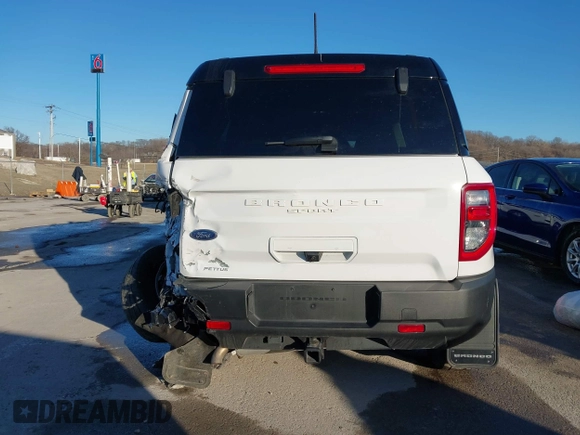 2022 Ford Bronco Sport Badlands z VIN 3FMCR9D93NRE10343, wystawiony jako IAAI lot #41446985 z przebiegiem 37 955 mil mil oraz . Historia ofert i sprzedaży dostępna na DreamBid. Obrazek 16.
