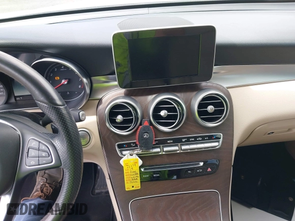 2019 Mercedes-Benz GLC 300 with VIN WDC0G4JB0KF670869, listed as a IAAI auction lot 42106326 with 51,047 mi miles and . Bid and sale history available at DreamBid. Image 11.