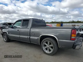 2000 Chevrolet Silverado 1500 with VIN 2GCEC19V5Y1389820, listed as a Copart auction lot 47005935 with 116,834 mi miles and Salvage Title. Bid and sale history available at carsss.com. Image 2.