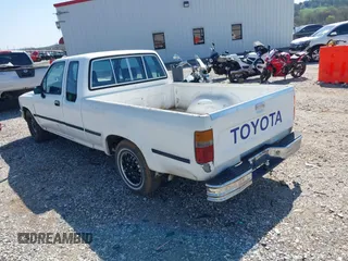 1989 Toyota Pickup z VIN JT4VN93D7K0002714, wystawiony jako IAAI lot #41971990 z przebiegiem 251 337 mil mil oraz . Historia ofert i sprzedaży dostępna na DreamBid. Obrazek 3.