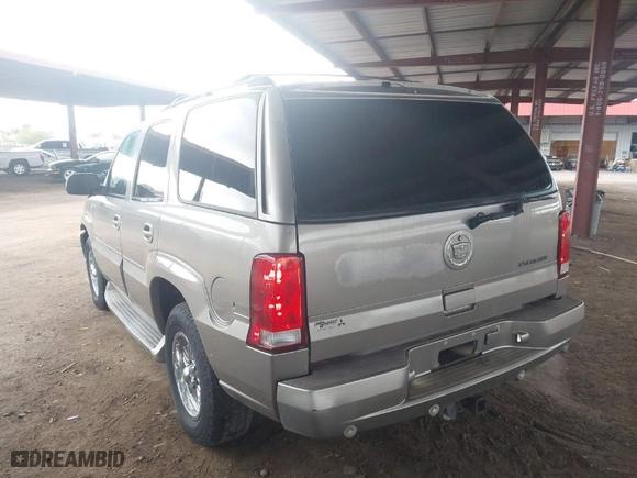 2002 Cadillac Escalade with VIN 1GYEK63N22R209467, listed as a IAAI auction lot 41816247 with 213,770 mi miles. Bid and sale history available at carsss.com. Image 3.