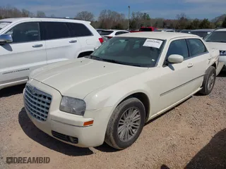 2008 Chrysler 300 Touring with VIN 2C3KA53G88H322893, listed as a IAAI auction lot 41811506 with 259,383 mi miles. Bid and sale history available at carsss.com. Image 17.