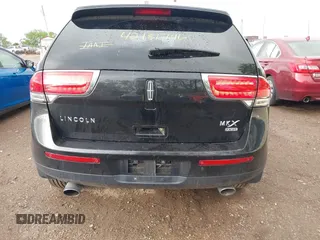 2014 Lincoln MKX z VIN 2LMDJ8JK0EBL14413, wystawiony jako IAAI lot #42181746 z przebiegiem 175 302 mil mil oraz . Historia ofert i sprzedaży dostępna na DreamBid. Obrazek 17.