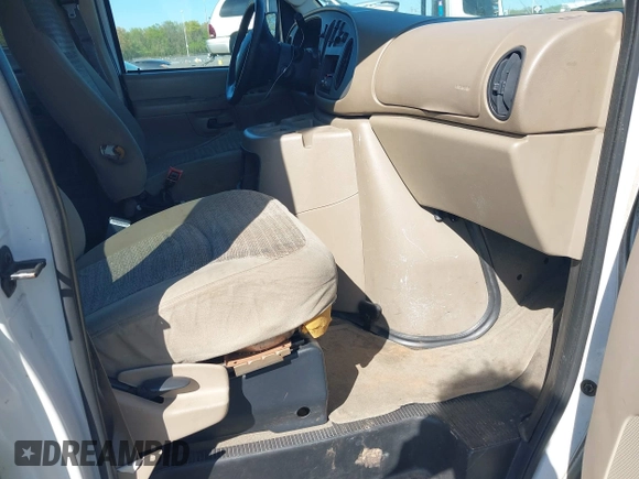 2003 Ford Econoline Passenger XL with VIN 1FBSS31LX3HA18982, listed as a IAAI auction lot 42149360 with 196,201 mi miles. Bid and sale history available at carsss.com. Image 5.