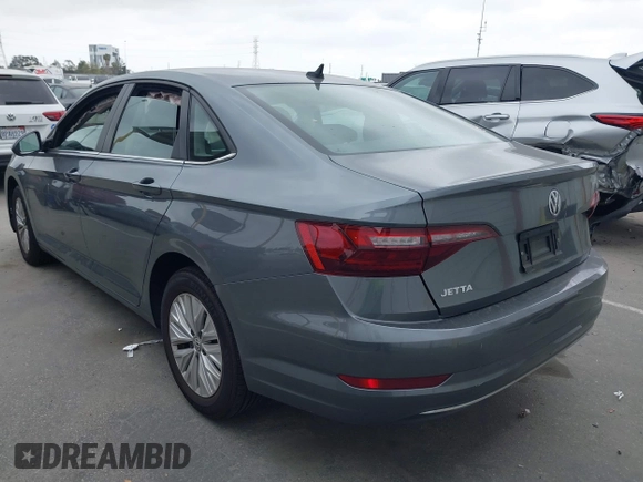 2020 Volkswagen Jetta S z VIN 3VWCB7BUXLM069700, wystawiony jako IAAI lot #42373109 z przebiegiem 66 141 mil mil oraz . Historia ofert i sprzedaży dostępna na DreamBid. Obrazek 3.