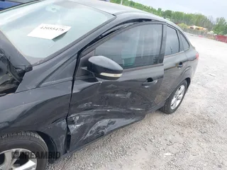 2013 Ford Focus SE z VIN 1FADP3F28DL349005, wystawiony jako IAAI lot #42055478 z przebiegiem 137 599 mil mil oraz . Historia ofert i sprzedaży dostępna na DreamBid. Obrazek 6.
