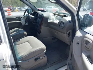 2001 Dodge Caravan ES with VIN 2B4GP54L11R322680, listed as a IAAI auction lot 42027676 with 178,265 mi miles. Bid and sale history available at carsss.com. Image 5.