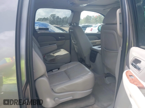 2007 Chevrolet Suburban LTZ with VIN 3GNFK16347G133031, listed as a IAAI auction lot 41955039 with 342,366 mi miles and . Bid and sale history available at DreamBid. Image 8.