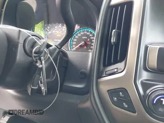 2018 GMC Sierra 2500HD Denali z VIN 1GT12UEY3JF229968, wystawiony jako IAAI lot #41679262 z przebiegiem 126 946 mil mil oraz . Historia ofert i sprzedaży dostępna na DreamBid. Obrazek 11.