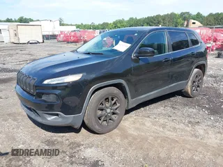 2018 Jeep Cherokee Latitude Tech Connect z VIN 1C4PJLCB1JD596112, wystawiony jako IAAI lot #42707705 z przebiegiem 184 586 mil mil oraz . Historia ofert i sprzedaży dostępna na DreamBid. Obrazek 17.