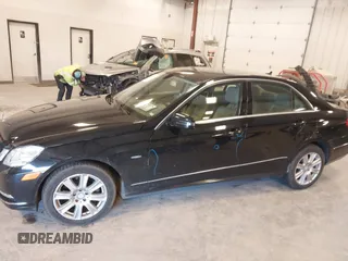 2012 Mercedes-Benz E 350 Luxury z VIN WDDHF8JB5CA563419, wystawiony jako IAAI lot #42184077 z przebiegiem 136 795 mil mil oraz . Historia ofert i sprzedaży dostępna na DreamBid. Obrazek 6.