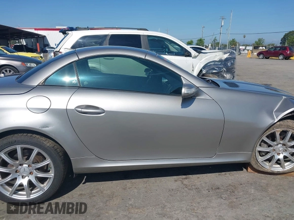 2006 Mercedes-Benz SLK 350 with VIN WDBWK56FX6F121510, listed as a IAAI auction lot 42086081 with 88,615 mi miles and . Bid and sale history available at DreamBid. Image 14.
