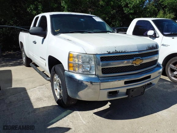 2013 Chevrolet Silverado 1500 LT with VIN 1GCRCSE06DZ138212, listed as a IAAI auction lot 42088561 with 261,922 mi miles. Bid and sale history available at carsss.com. Image 1.