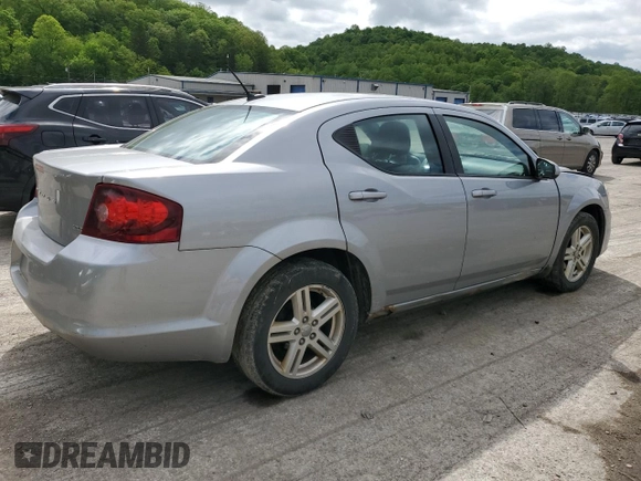 2013 Dodge Avenger SXT z VIN 1C3CDZCB0DN548175, wystawiony jako Copart lot #56795655 z przebiegiem 128 460 mil mil oraz Szkoda całkowita • Salvage title. Historia ofert i sprzedaży dostępna na DreamBid. Obrazek 3.