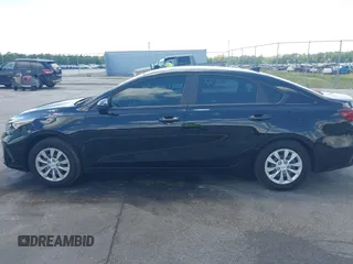 2024 Kia Forte LXS z VIN 3KPF24AD0RE823688, wystawiony jako IAAI lot #42253533 z przebiegiem 16 471 mil mil oraz . Historia ofert i sprzedaży dostępna na DreamBid. Obrazek 14.