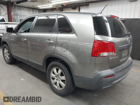 2013 Kia Sorento LX с VIN 5XYKT4A11DG418520, выставлен на аукционе IAAI как лот 42666037 с пробегом 179 798 миль миль и . История ставок и продаж доступна на DreamBid. Изображение 3.