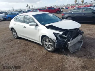 2013 Nissan Altima 2.5 SL with VIN 1N4AL3AP7DN474731, listed as a IAAI auction lot 41439282 with 180,718 mi miles. Bid and sale history available at carsss.com. Image 1.