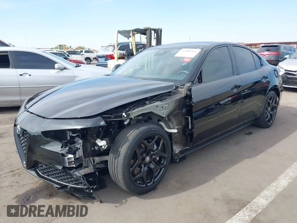 2021 Alfa Romeo Giulia z VIN ZARFAMAN1M7648894, wystawiony jako IAAI lot #41589364 z przebiegiem 22 381 mil mil oraz . Historia ofert i sprzedaży dostępna na DreamBid. Obrazek 6.
