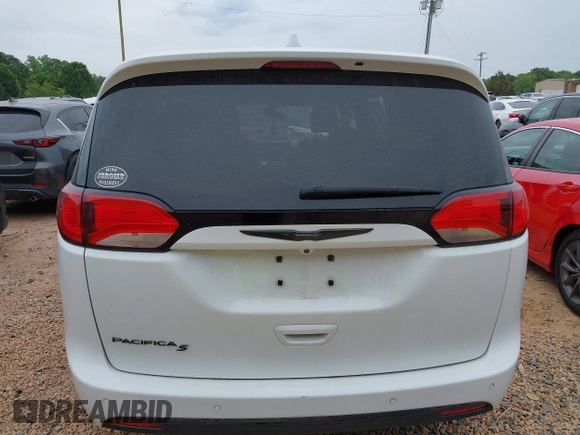 2018 Chrysler Pacifica Touring Plus with VIN 2C4RC1FG5JR287268, listed as a IAAI auction lot 42208739 with 114,294 mi miles and . Bid and sale history available at DreamBid. Image 16.