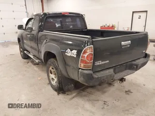 2008 Toyota Tacoma z VIN 5TEUU42N58Z554216, wystawiony jako IAAI lot #41455173 z przebiegiem 253 609 mil mil oraz . Historia ofert i sprzedaży dostępna na DreamBid. Obrazek 3.