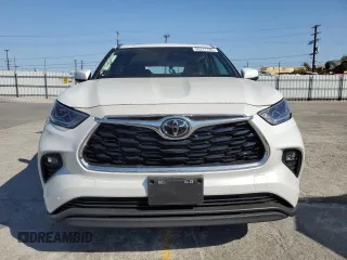 2023 Toyota Highlander L z VIN 5TDKDRAH4PS024217, wystawiony jako Copart lot #56317795 z przebiegiem 12 036 mil mil oraz Szkoda całkowita • Salvage title. Historia ofert i sprzedaży dostępna na DreamBid. Obrazek 5.