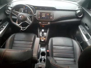 2019 Nissan Kicks SR z VIN 3N1CP5CU8KL556523, wystawiony jako Copart lot #50891965 z przebiegiem 31 313 mil mil oraz Szkoda całkowita • Salvage title. Historia ofert i sprzedaży dostępna na DreamBid. Obrazek 8.
