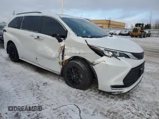 2024 Toyota Sienna LE with VIN 5TDGRKEC8RS223433, listed as a Copart auction lot 41752075 with 9,252 mi miles and Clean Title. Bid and sale history available at carsss.com. Image 4.