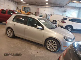 2011 Volkswagen Golf TDI z VIN WVWDM7AJ4BW144415, wystawiony jako IAAI lot #41883740 z przebiegiem 131 095 mil mil oraz . Historia ofert i sprzedaży dostępna na DreamBid. Obrazek 1.