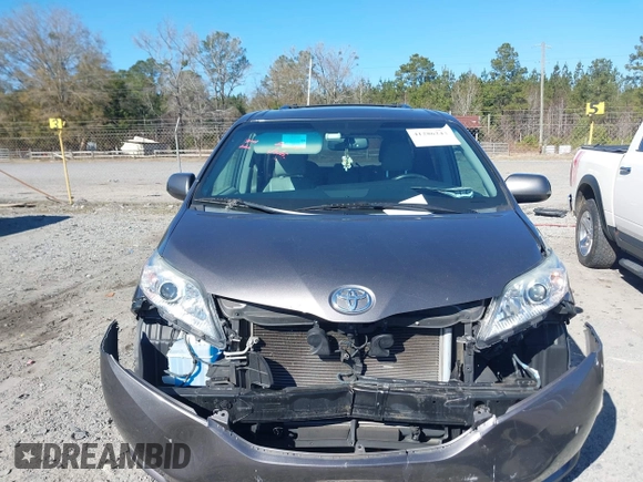 2016 Toyota Sienna XLE with VIN 5TDYK3DCXGS706385, listed as a IAAI auction lot 41286243 with 138,553 mi miles. Bid and sale history available at carsss.com. Image 12.