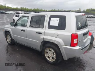 2007 Jeep Patriot Sport z VIN 1J8FF28W77D396064, wystawiony jako IAAI lot #42247274 z przebiegiem 128 455 mil mil oraz . Historia ofert i sprzedaży dostępna na DreamBid. Obrazek 3.