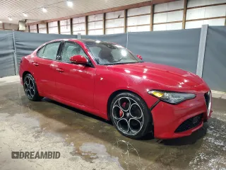 2023 Alfa Romeo Giulia Veloce z VIN ZARFAMBN1P7670638, wystawiony jako Copart lot #44301935 z przebiegiem 47 431 mil mil oraz Tytuł czysty. Historia ofert i sprzedaży dostępna na DreamBid. Obrazek 4.
