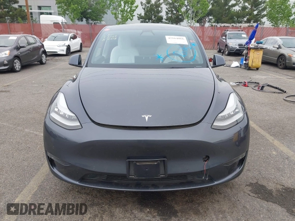 2021 Tesla Model Y Long Range with VIN 5YJYGDEEXMF092901, listed as a IAAI auction lot 42164866 with 61,240 mi miles and . Bid and sale history available at carsss.com. Image 13.