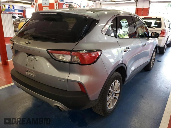 2022 Ford Escape SE z VIN 1FMCU9G6XNUB33179, wystawiony jako IAAI lot #42793652 z przebiegiem 44 194 mil mil oraz . Historia ofert i sprzedaży dostępna na DreamBid. Obrazek 9.