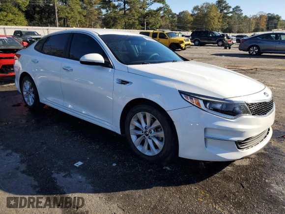 2017 Kia Optima LX z VIN 5XXGT4L35HG165653, wystawiony jako Copart lot #85765954 z przebiegiem 130 135 mil mil oraz Szkoda całkowita • Salvage title. Historia ofert i sprzedaży dostępna na DreamBid. Obrazek 4.