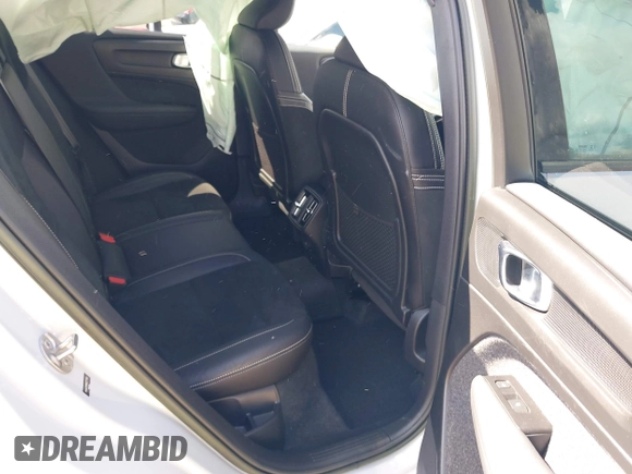 2022 Volvo XC40 R-Design z VIN YV4AC2HM9N2771189, wystawiony jako IAAI lot #41923125 z przebiegiem 24 125 mil mil oraz . Historia ofert i sprzedaży dostępna na DreamBid. Obrazek 8.