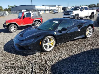 2022 Ferrari F8 z VIN ZFF92LLAXN0276105, wystawiony jako Copart lot #80776574 z przebiegiem Nie podano mil oraz Nie do naprawy. Historia ofert i sprzedaży dostępna na DreamBid. Obrazek 1.