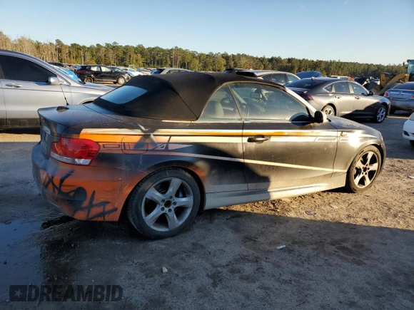 2008 BMW 1 Series 135i z VIN WBAUN93588VF55047, wystawiony jako Copart lot #76949664 z przebiegiem 77 028 mil mil oraz Szkody całkowita. Historia ofert i sprzedaży dostępna na DreamBid. Obrazek 3.