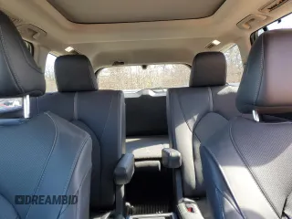 2024 Toyota Highlander XLE z VIN 5TDAAAB50RS048897, wystawiony jako Copart lot #48154395 z przebiegiem 14 789 mil mil oraz Szkoda całkowita • Salvage title. Historia ofert i sprzedaży dostępna na DreamBid. Obrazek 10.
