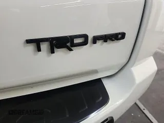 2023 Toyota 4Runner TRD Pro z VIN JTELU5JR4P6107986, wystawiony jako IAAI lot #42575841 z przebiegiem 8 950 mil mil oraz . Historia ofert i sprzedaży dostępna na DreamBid. Obrazek 27.