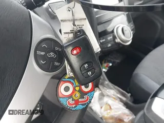 2012 Toyota Prius Two z VIN JTDZN3EU0C3136539, wystawiony jako IAAI lot #41715023 z przebiegiem 201 183 mil mil oraz . Historia ofert i sprzedaży dostępna na DreamBid. Obrazek 11.