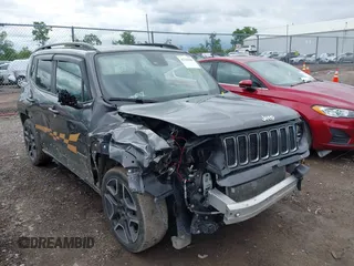 2021 Jeep Renegade Latitude z VIN ZACNJCBB2MPM24716, wystawiony jako IAAI lot #42325600 z przebiegiem 95 983 mil mil oraz . Historia ofert i sprzedaży dostępna na DreamBid. Obrazek 1.