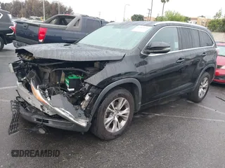 2015 Toyota Highlander XLE z VIN 5TDKKRFHXFS109236, wystawiony jako IAAI lot #41915934 z przebiegiem 102 536 mil mil oraz . Historia ofert i sprzedaży dostępna na DreamBid. Obrazek 2.