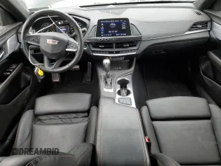 2024 Cadillac CT4 Sport z VIN 1G6DG5RK1R0111610, wystawiony jako Copart lot #44950015 z przebiegiem 10 733 mil mil oraz Czysty tytuł • Clean title. Historia ofert i sprzedaży dostępna na DreamBid. Obrazek 8.