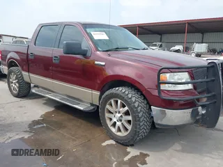 2005 Ford F-150 XLT z VIN 1FTPW12565FA23850, wystawiony jako IAAI lot #42291583 z przebiegiem 235 404 mil mil oraz . Historia ofert i sprzedaży dostępna na DreamBid. Obrazek 1.