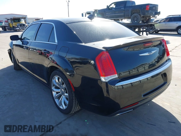 2016 Chrysler 300 Anniversary Edition z VIN 2C3CCAAG5GH313920, wystawiony jako IAAI lot #41712003 z przebiegiem 132 127 mil mil oraz . Historia ofert i sprzedaży dostępna na DreamBid. Obrazek 3.