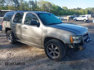 2008 Chevrolet Tahoe 1LT z VIN 1GNFC13048R216130, wystawiony jako IAAI lot #42020994 z przebiegiem 300 721 mil mil oraz . Historia ofert i sprzedaży dostępna na DreamBid. Obrazek 1.