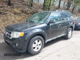 2010 Ford Escape XLT z VIN 1FMCU9DGXAKD25432, wystawiony jako IAAI lot #42195798 z przebiegiem 135 080 mil mil oraz . Historia ofert i sprzedaży dostępna na DreamBid. Obrazek 2.