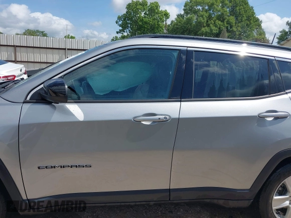 2022 Jeep Compass Latitude z VIN 3C4NJCBB7NT189257, wystawiony jako IAAI lot #42250218 z przebiegiem 13 743 mil mil oraz . Historia ofert i sprzedaży dostępna na DreamBid. Obrazek 14.