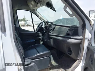 2023 Ford Transit Cargo z VIN 1FTBR3X83PKA97706, wystawiony jako IAAI lot #42253817 z przebiegiem 54 042 mil mil oraz . Historia ofert i sprzedaży dostępna na DreamBid. Obrazek 5.